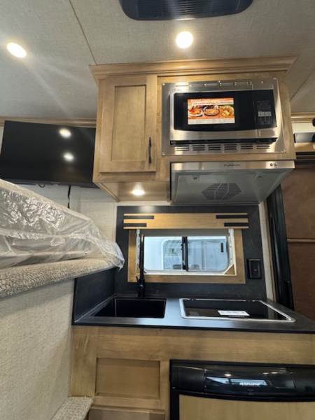 New 2026 Exiss Trailers Escape 7206 2H Living Quarters Horse Trailer