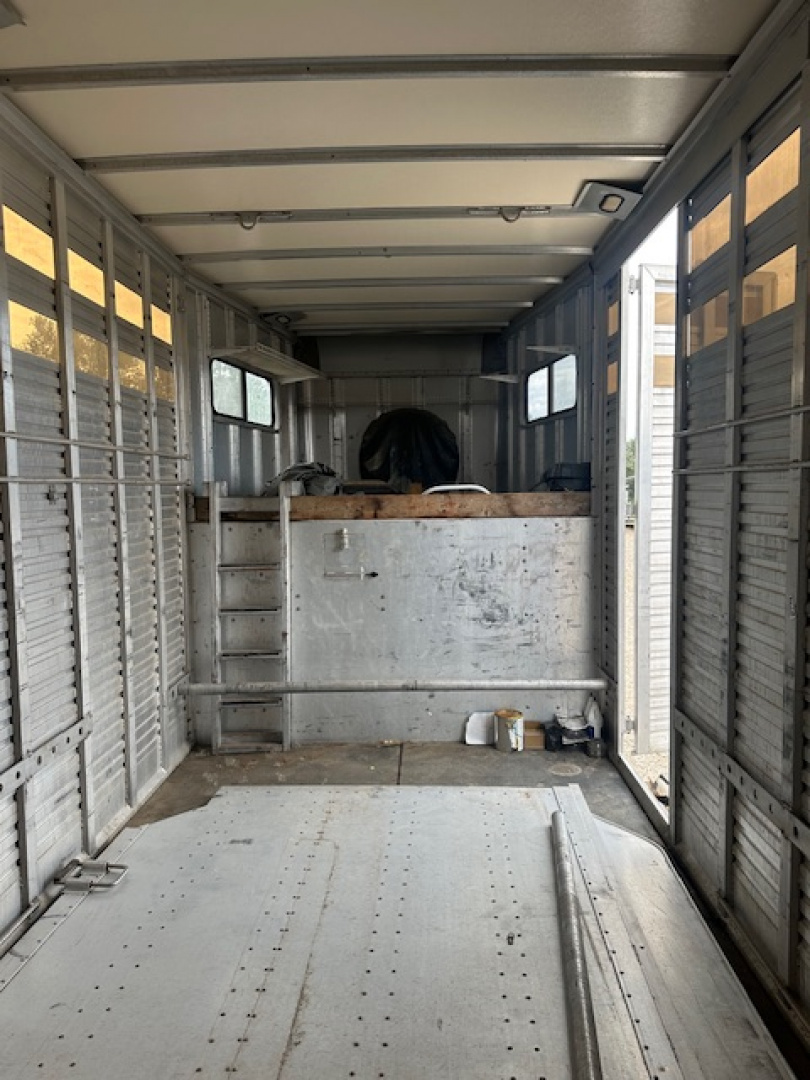 Used 1995 EBY 34' Carriage/Horse Trailer