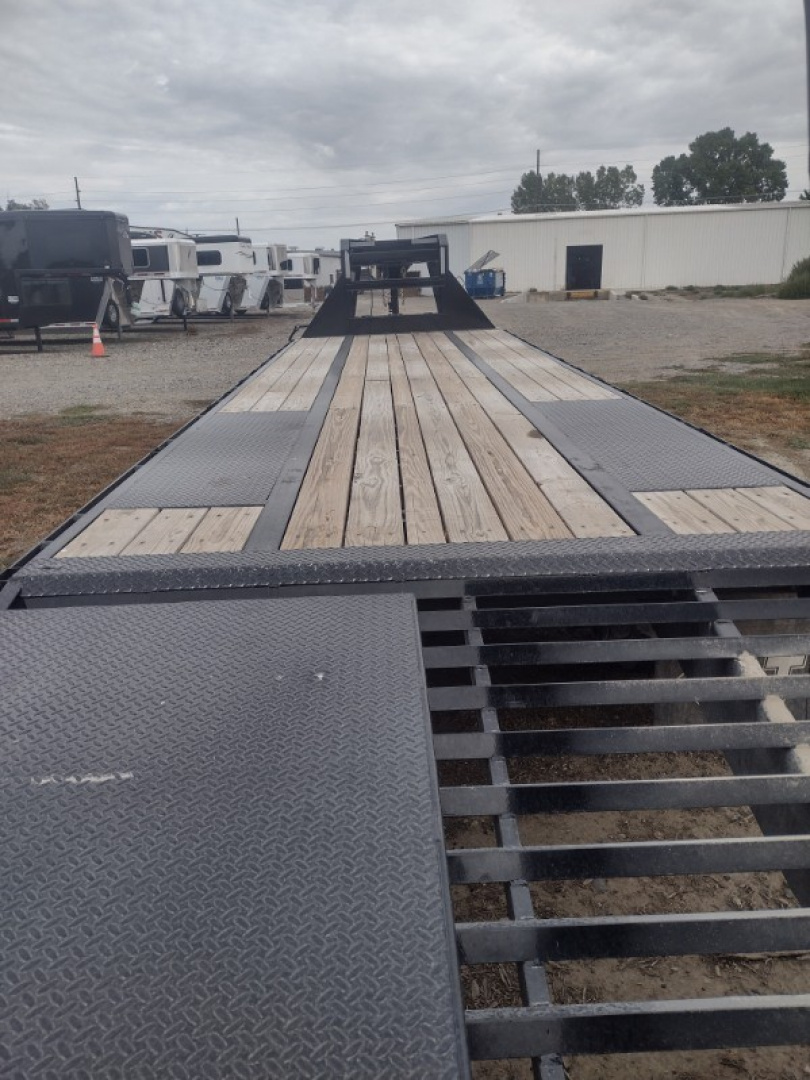 Used 2024 Load Trail 32' Flatbed Trailer Flatbed Trailer