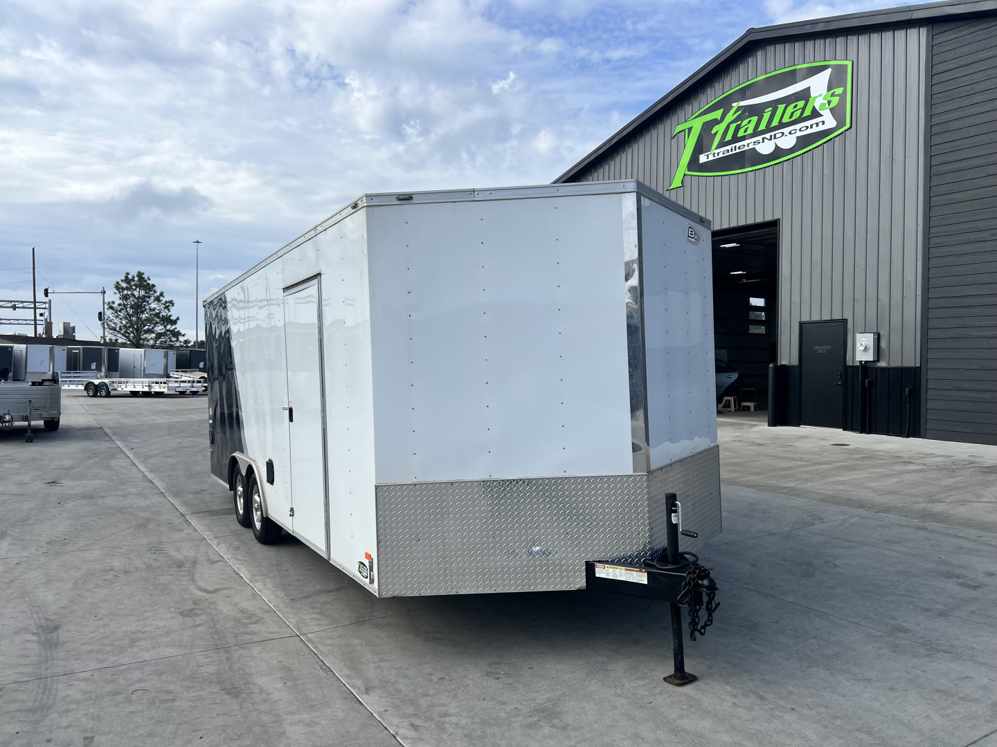 Used 2019 Bravo 8.5x20+v dovetail enclosed cargo car hauler trailer ALUMINUM Wheels