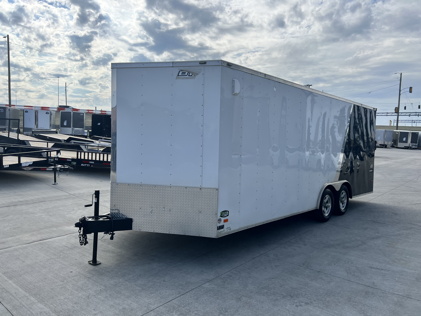 Used 2019 Bravo 8.5x20+v dovetail enclosed cargo car hauler trailer ALUMINUM Wheels