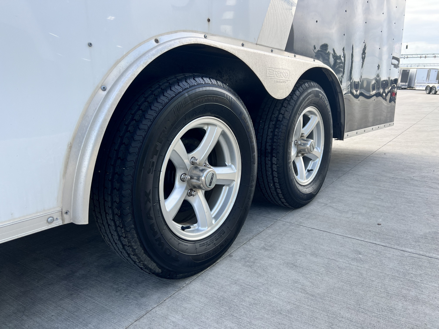 Used 2019 Bravo 8.5x20+v dovetail enclosed cargo car hauler trailer ALUMINUM Wheels