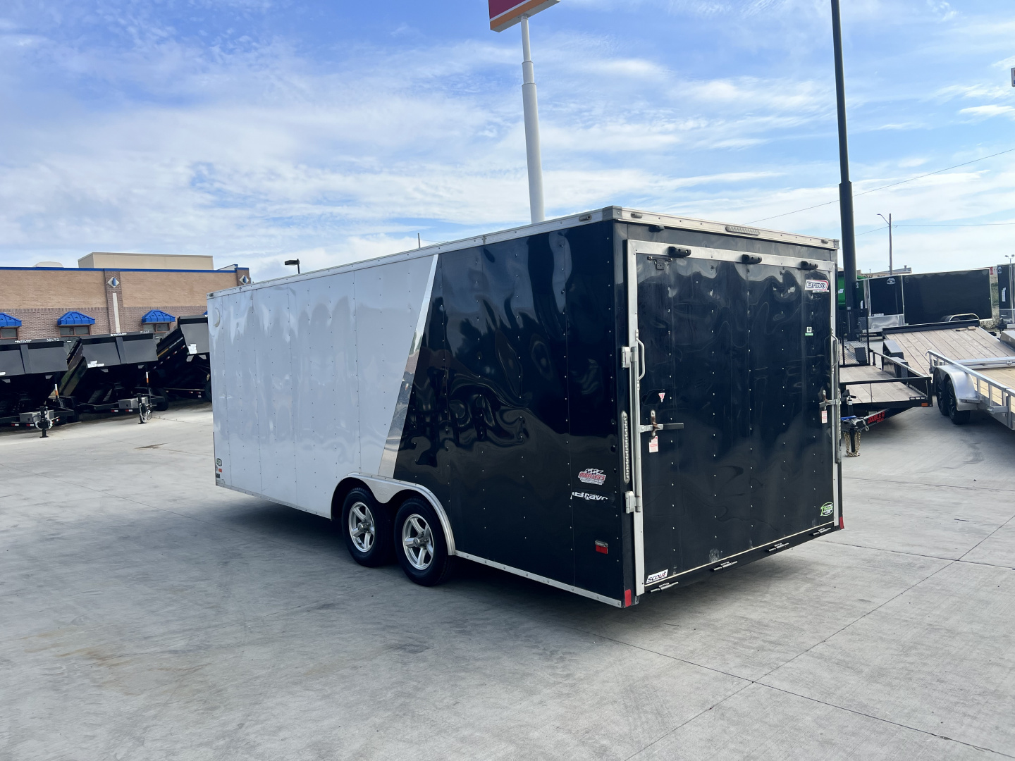 Used 2019 Bravo 8.5x20+v dovetail enclosed cargo car hauler trailer ALUMINUM Wheels