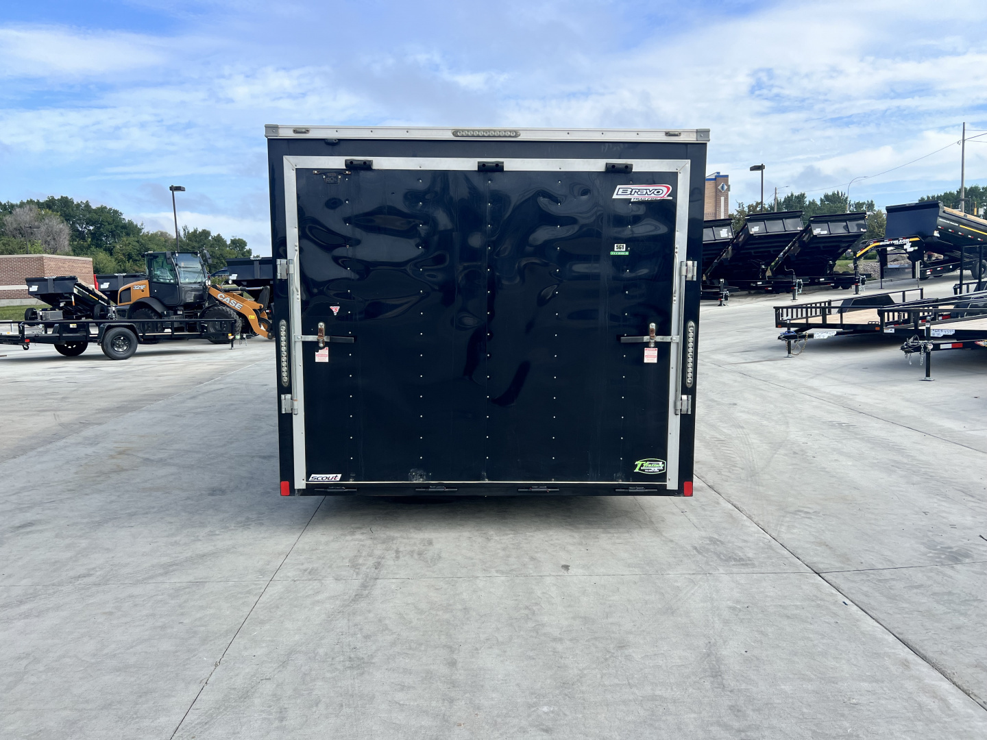 Used 2019 Bravo 8.5x20+v dovetail enclosed cargo car hauler trailer ALUMINUM Wheels