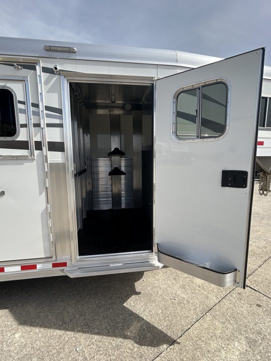 New 2026 4-Star Trailers 2 Horse Straight Load Horse Trailer