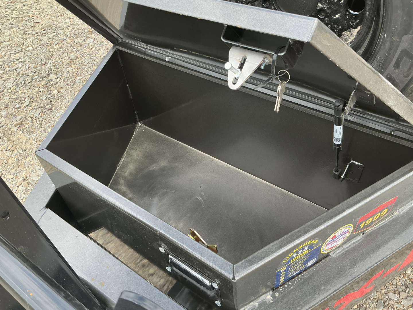 New 2026 MAXX-D 83”x22’ BP Gravity Equipment Tilt – G8X