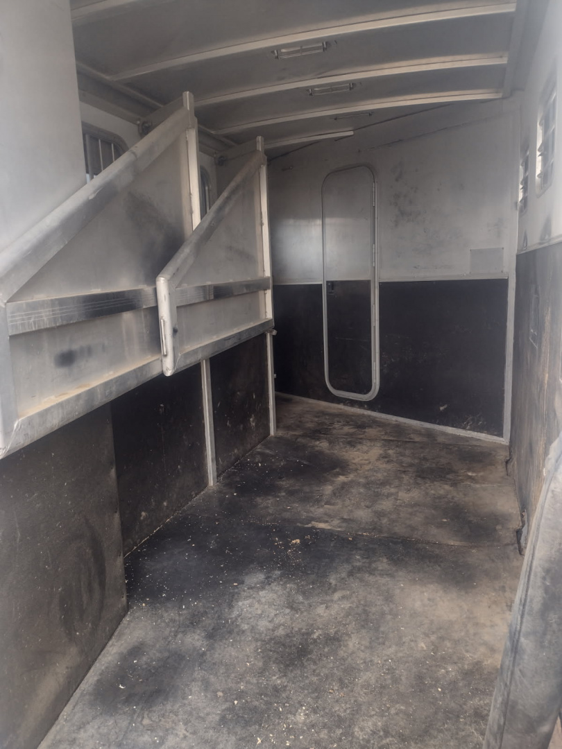 Used 2003 Exiss Trailers 3 Horse with 8' Living Quarters