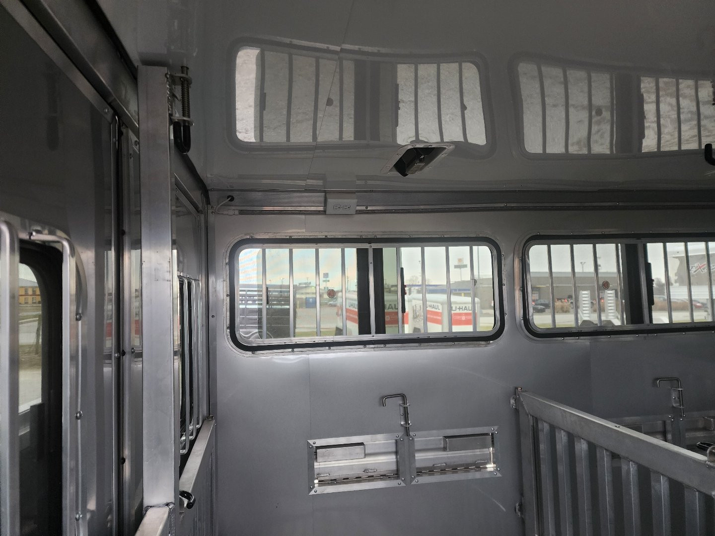 New 2026 Frontier Low Pro DDFW 6 Pen/ Stock Combo Trailer ( NO TRADE) DEMONSTRATOR