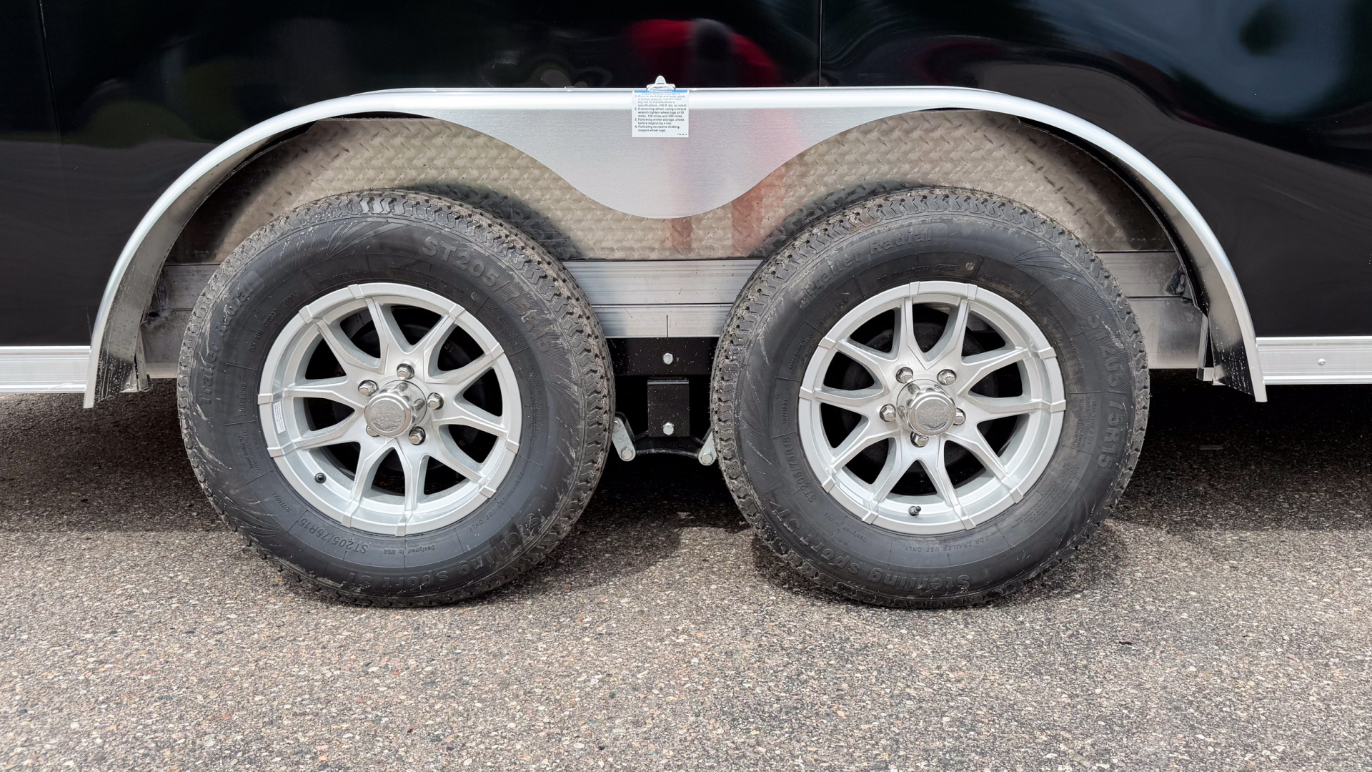 New 2025 Lightning 7.5X18 ENCLOSED CARGO - Ramp door!