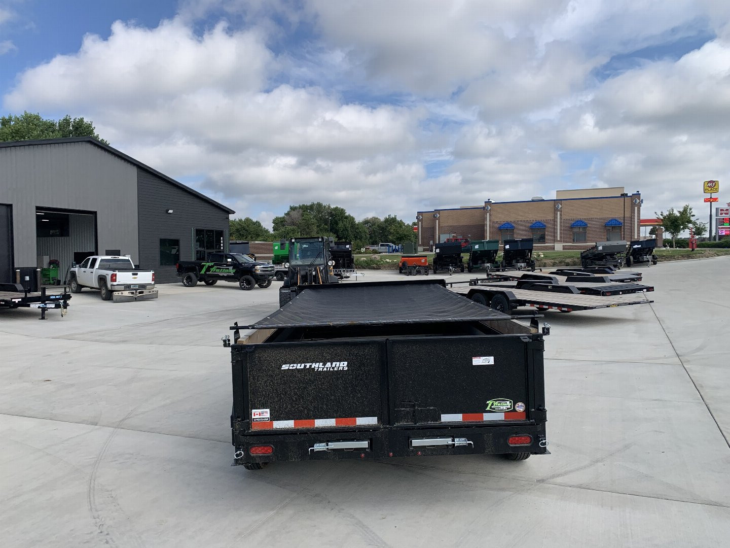 Used Twice 2026 Southland 14ft Low Profile Dump Trailer 2-7000 lb axles =14K with Ramps