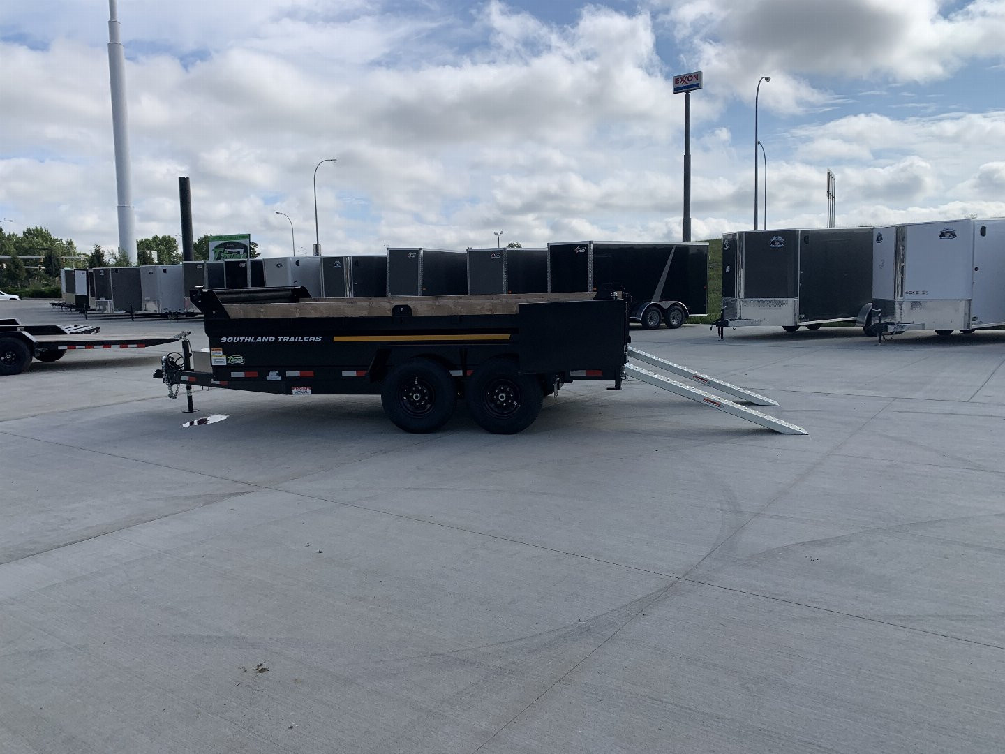 Used Twice 2026 Southland 14ft Low Profile Dump Trailer 2-7000 lb axles =14K with Ramps