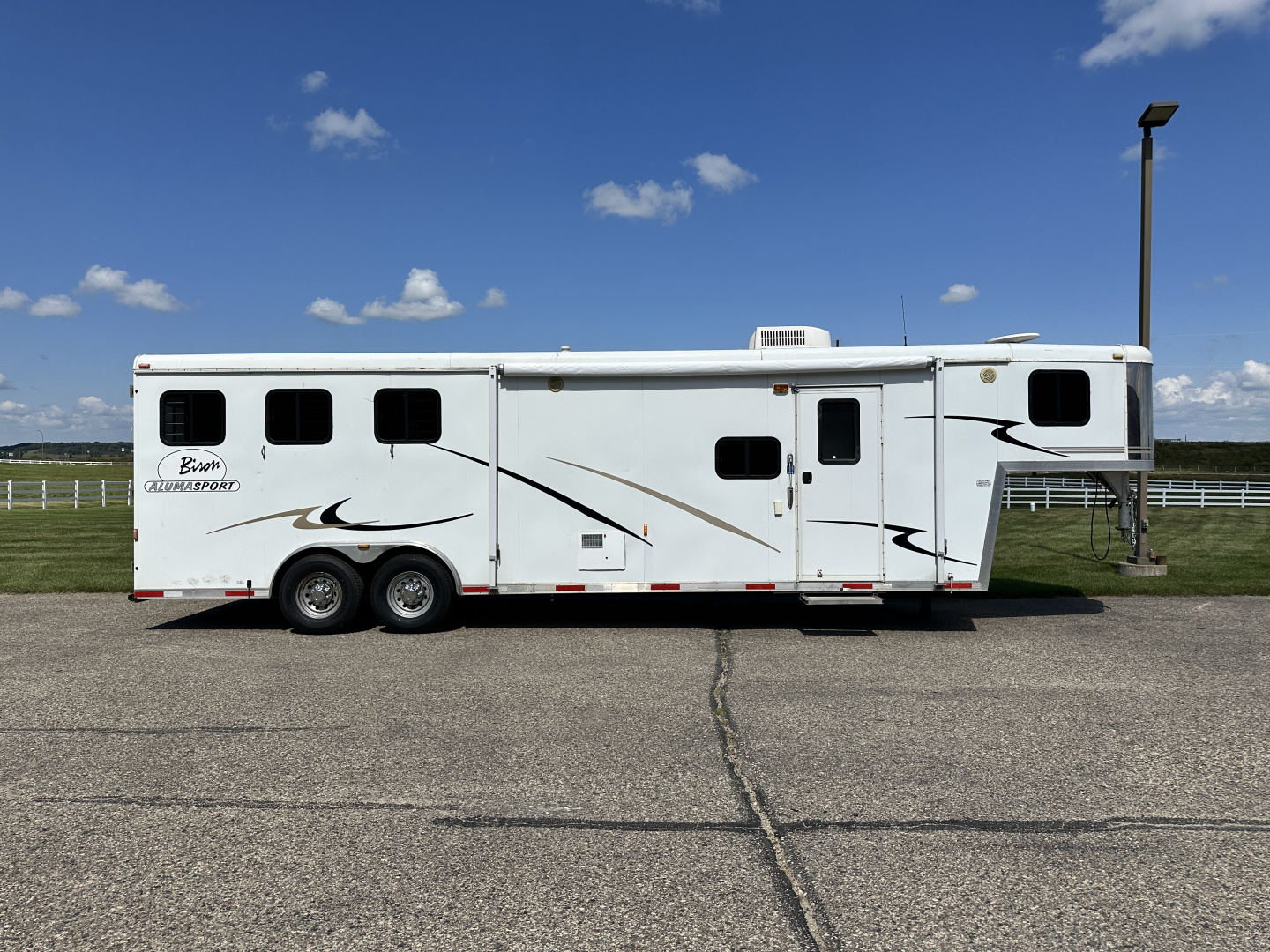 Used 2007 Bison Trailers 3H 10' LQ Horse Trailer