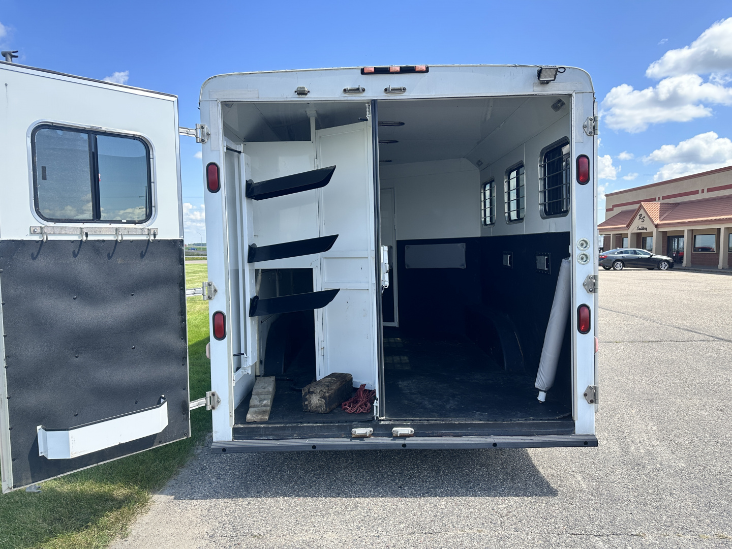 Used 2007 Bison Trailers 3H 10' LQ Horse Trailer