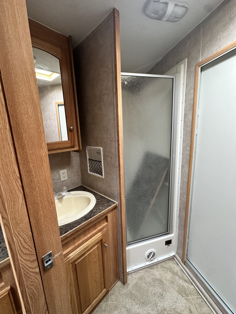 Used 2007 Bison Trailers 3H 10' LQ Horse Trailer