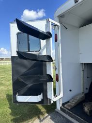 Used 2007 Bison Trailers 3H 10' LQ Horse Trailer