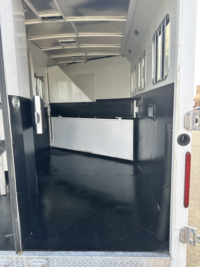 Used 2018 Bison Trailers 3H 10' LQ Trail Hand Horse Trailer