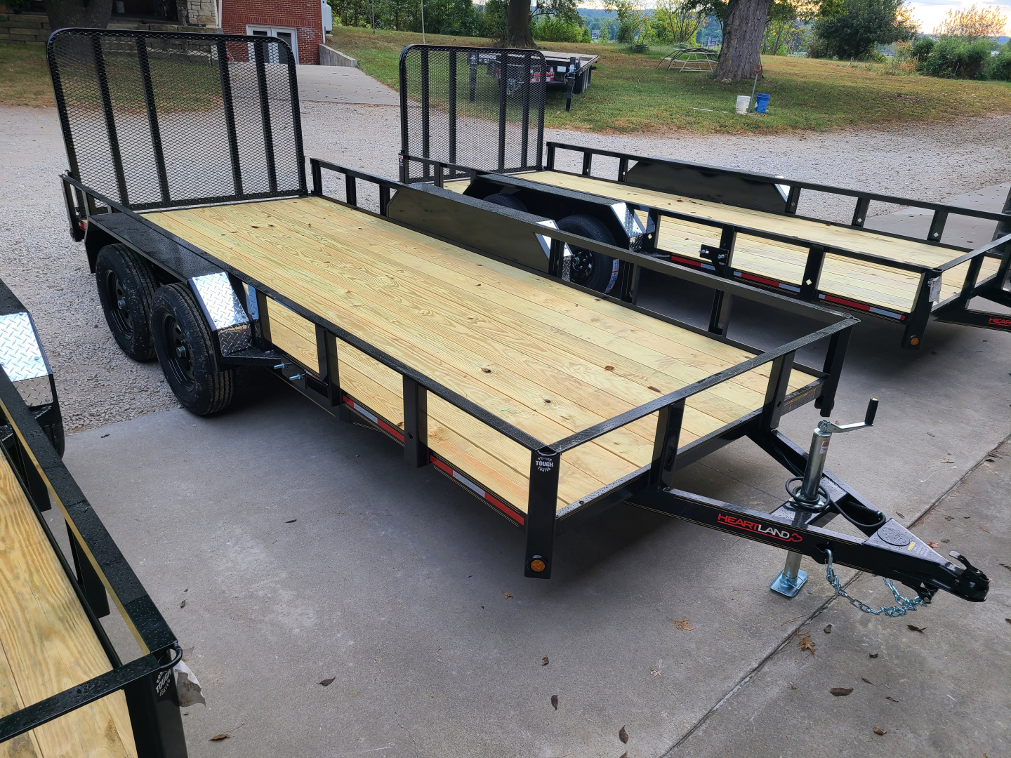 New Heartland 76x16' TANDEM UTILITY, 4' REAR GATE, 1 BRAKE