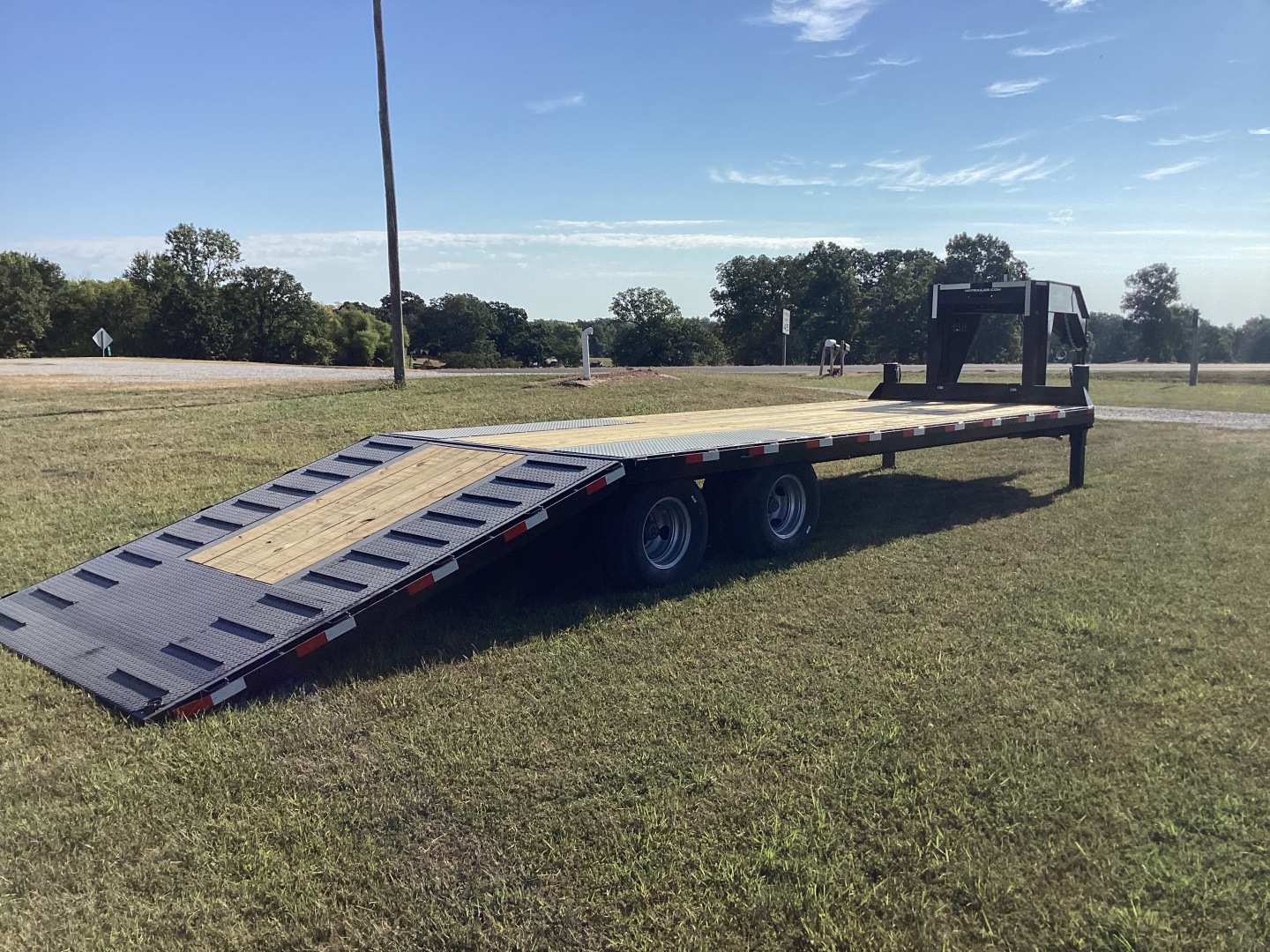 New 2026 H&H Trailers 21+9 Hydraulic Dove GN Deckover Trailer, 25.9K