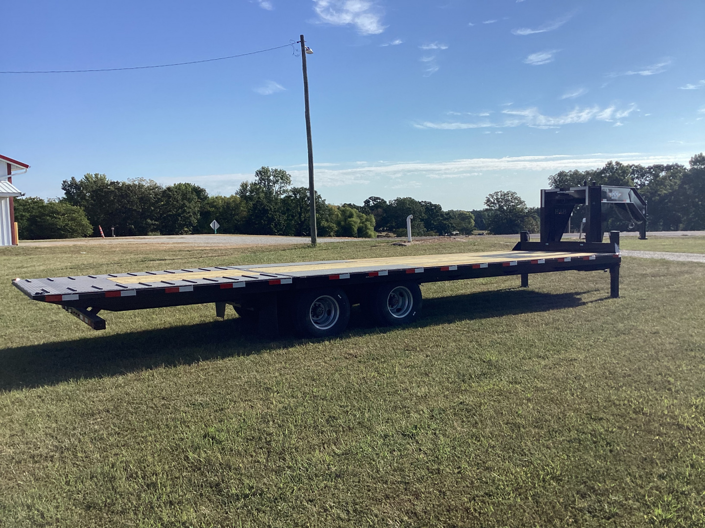 New 2026 H&H Trailers 21+9 Hydraulic Dove GN Deckover Trailer, 25.9K