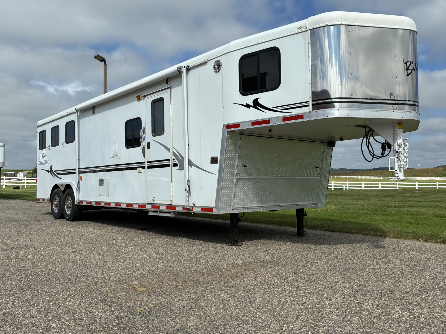 Used 2006 Bison Trailers 3H 10'Living Quarters Horse Trailer