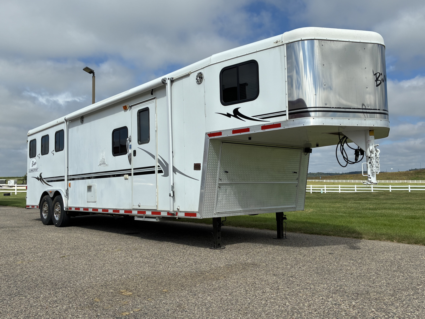 Used 2006 Bison Trailers 3H 10'Living Quarters Horse Trailer