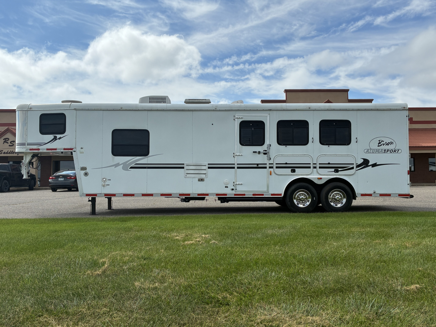 Used 2006 Bison Trailers 3H 10'Living Quarters Horse Trailer