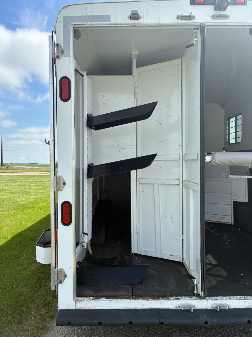 Used 2006 Bison Trailers 3H 10'Living Quarters Horse Trailer