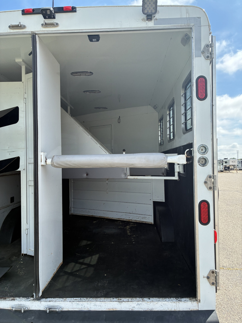 Used 2006 Bison Trailers 3H 10'Living Quarters Horse Trailer