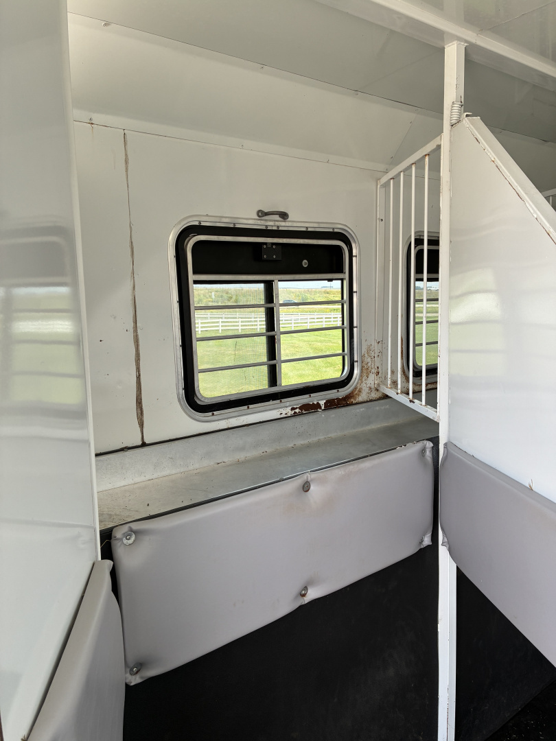 Used 2006 Bison Trailers 3H 10'Living Quarters Horse Trailer
