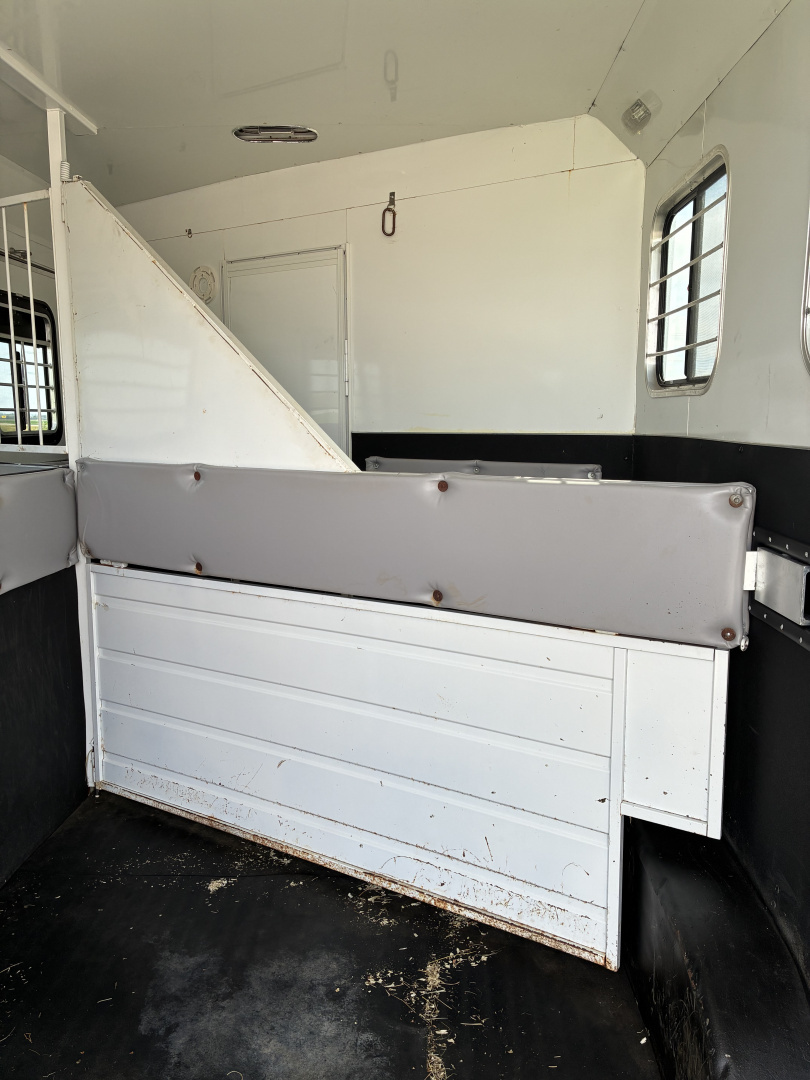 Used 2006 Bison Trailers 3H 10'Living Quarters Horse Trailer