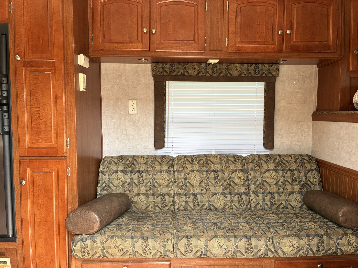 Used 2006 Bison Trailers 3H 10'Living Quarters Horse Trailer