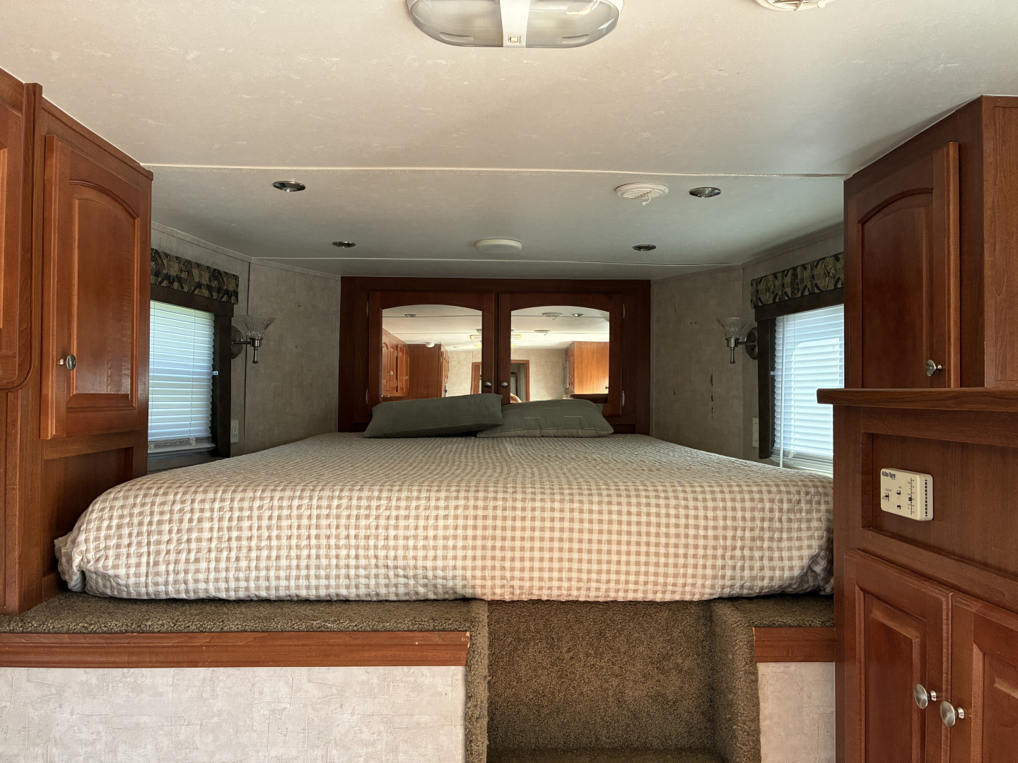 Used 2006 Bison Trailers 3H 10'Living Quarters Horse Trailer