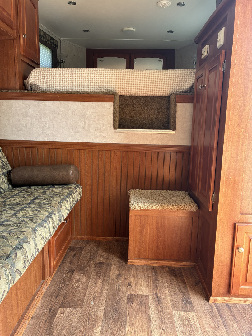 Used 2006 Bison Trailers 3H 10'Living Quarters Horse Trailer