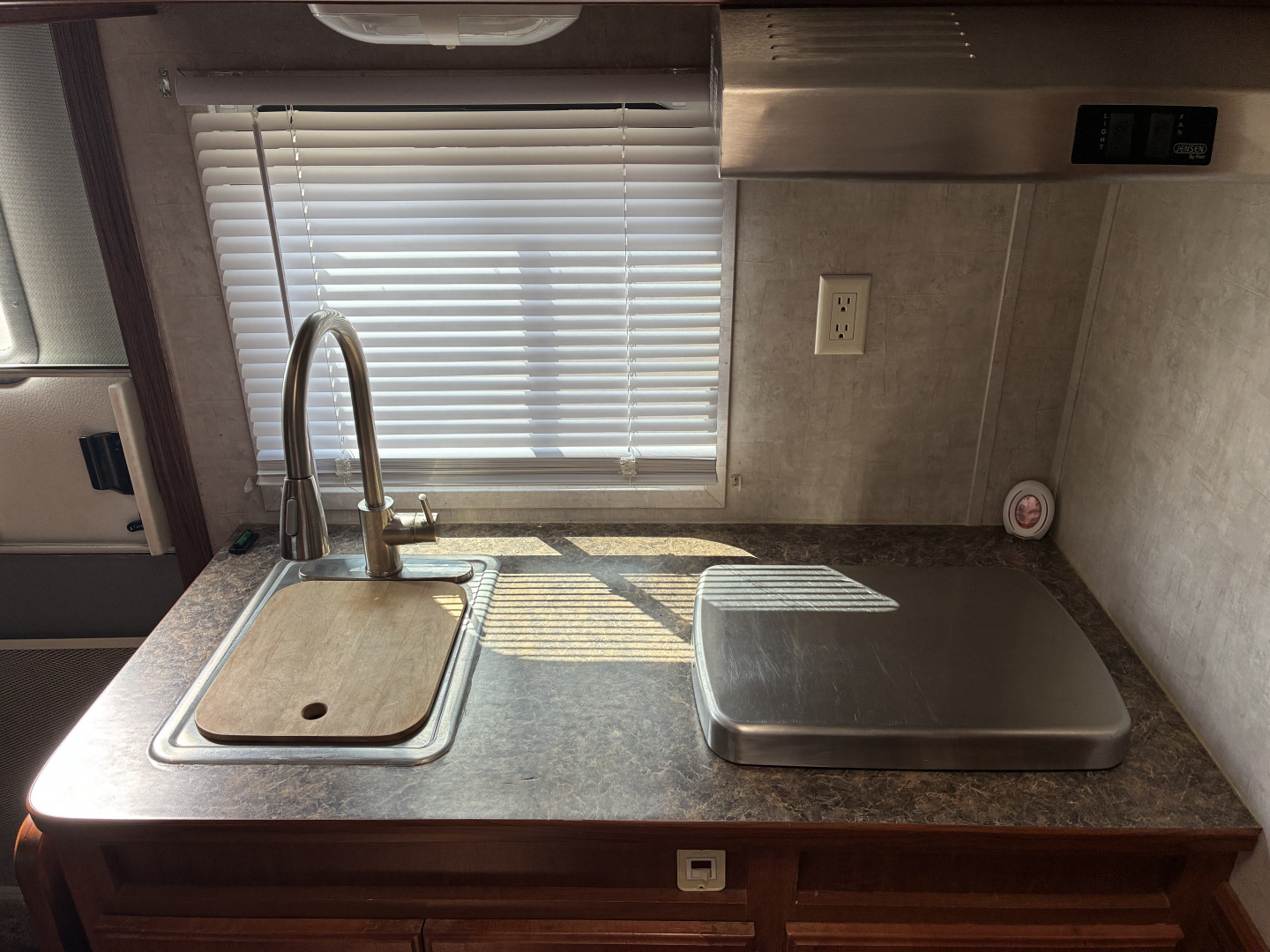 Used 2006 Bison Trailers 3H 10'Living Quarters Horse Trailer