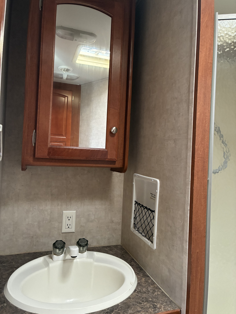 Used 2006 Bison Trailers 3H 10'Living Quarters Horse Trailer