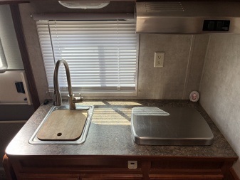Used 2006 Bison Trailers 3H 10'Living Quarters Horse Trailer