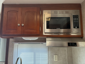 Used 2006 Bison Trailers 3H 10'Living Quarters Horse Trailer