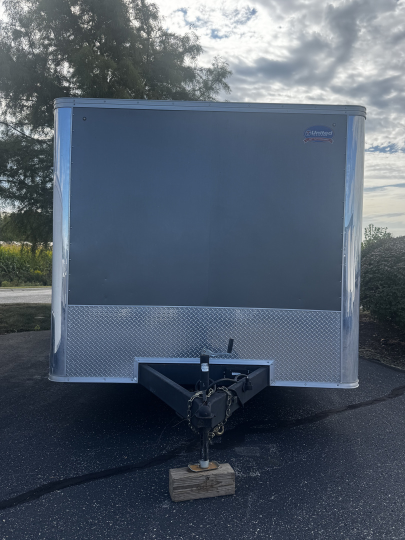 Used USED 2019 United Trailers 8.5' x 20' Enclosed BP Trailer