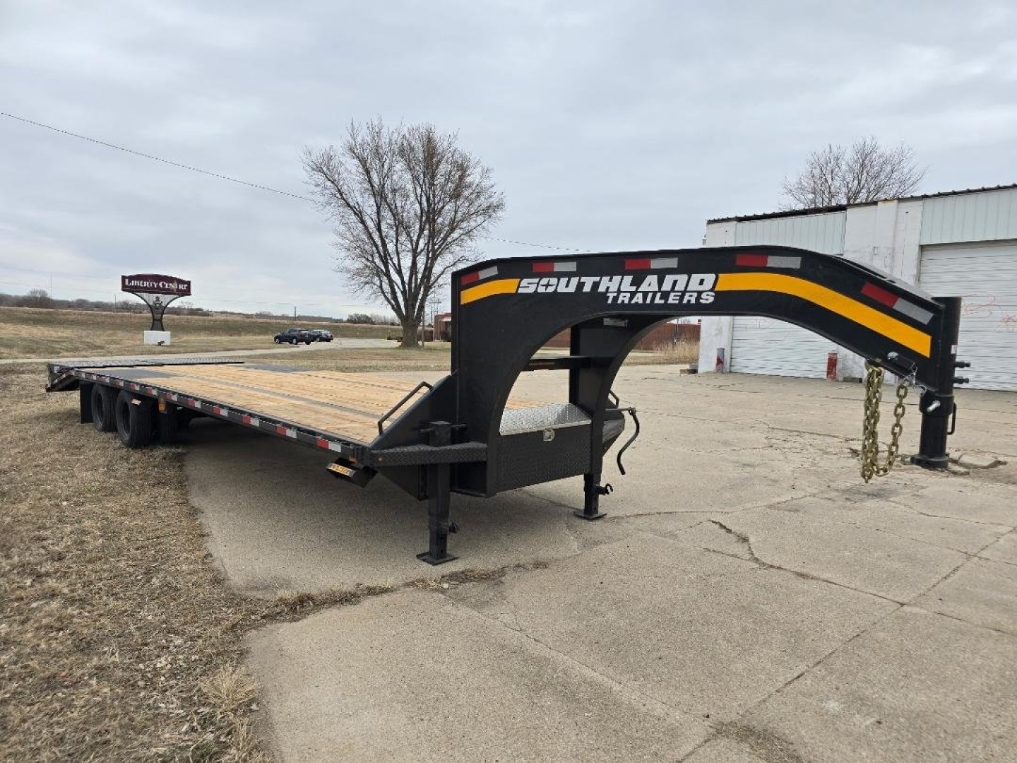 New 2025 Southland Trailers Gooseneck 26' Tandem Dual with Beavertail Gooseneck