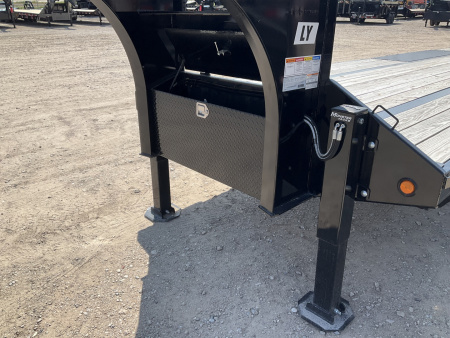 New 2025 PJ 102"x32' GN Low Pro Hydraulic Dovetail w/ Duals - LY