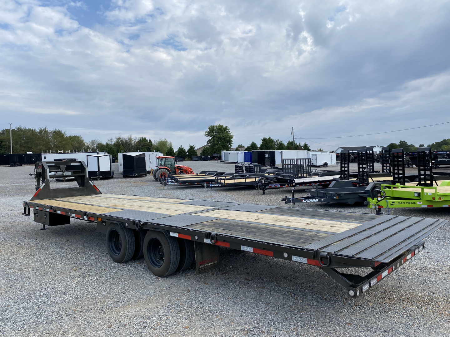 Used 2025 MAXXD 32' x 102" 30k Hyd Dove Gooseneck Trailer