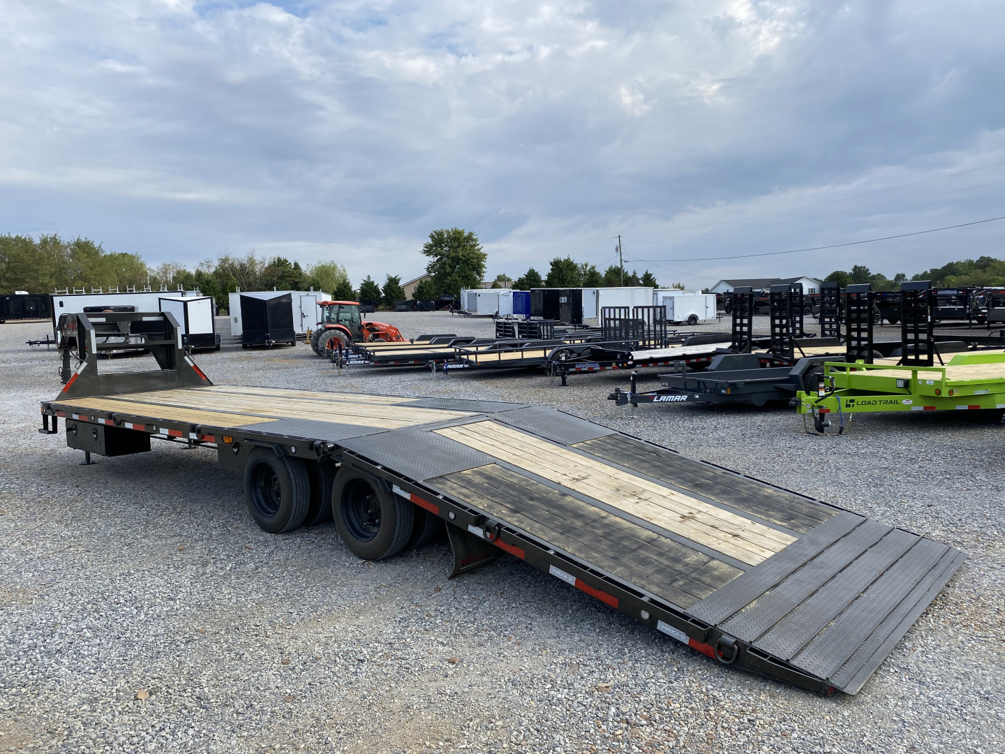 Used 2025 MAXXD 32' x 102" 30k Hyd Dove Gooseneck Trailer