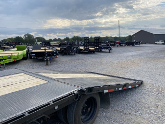 Used 2025 MAXXD 32' x 102" 30k Hyd Dove Gooseneck Trailer