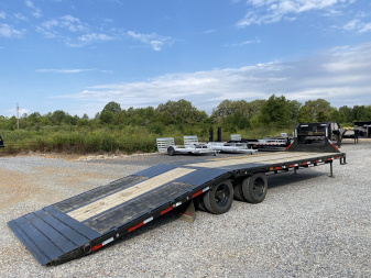 Used 2025 MAXXD 32' x 102" 30k Hyd Dove Gooseneck Trailer
