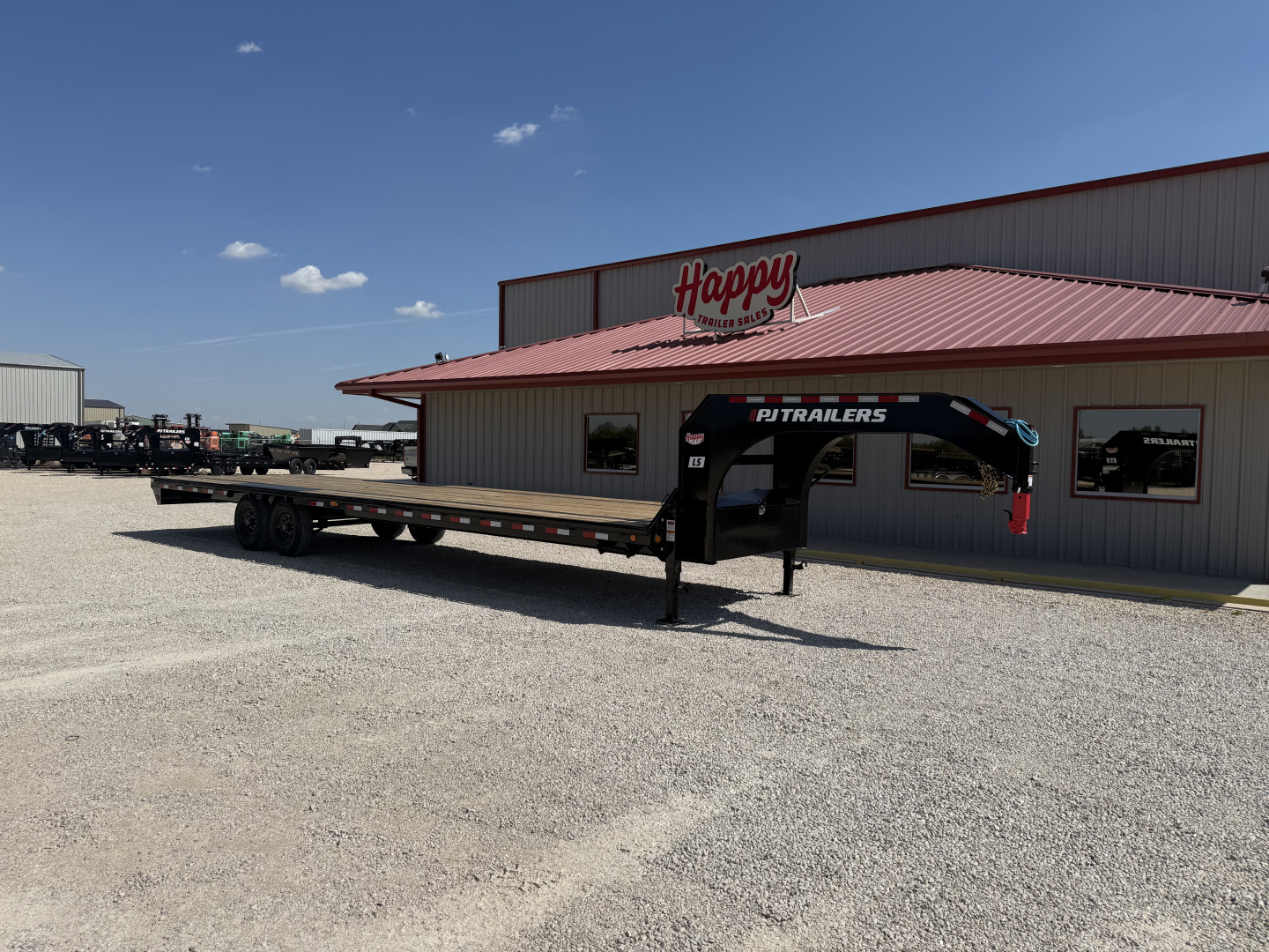 New 2026 PJ 102"x32' GN Low-Pro Flatbed w/ Singles - LS