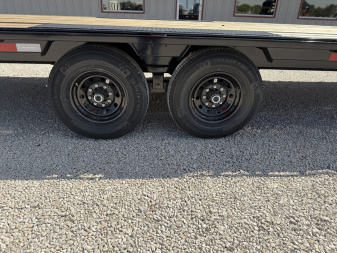 New 2026 PJ 102"x32' GN Low-Pro Flatbed w/ Singles - LS