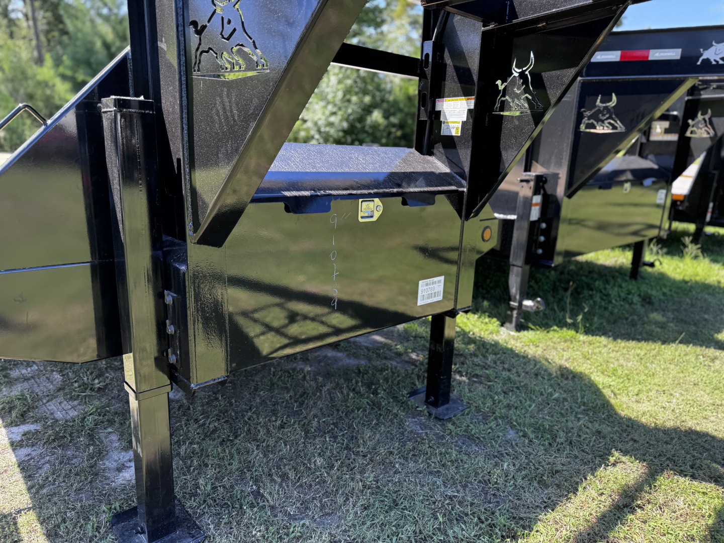 New Ironbull FHG 102" X 32', 2-10K AXLES