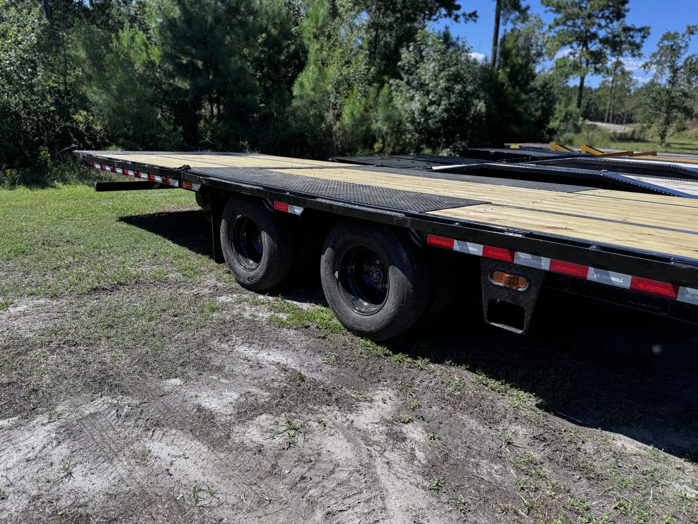 New Ironbull FHG 102" X 32', 2-10K AXLES