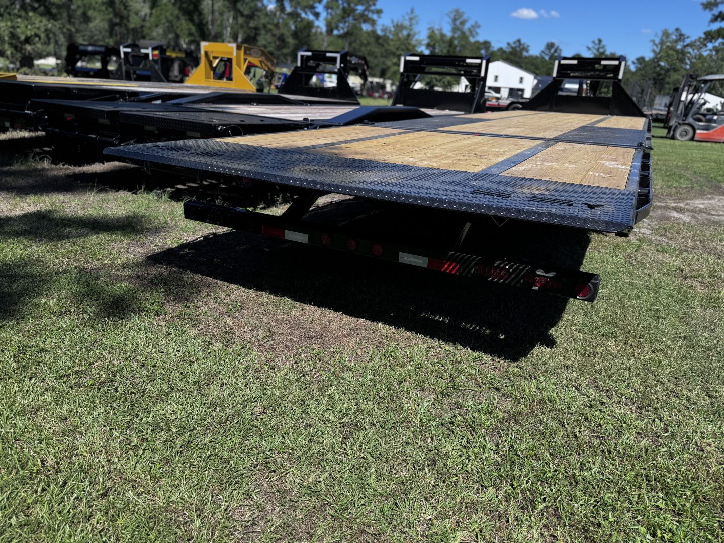 New Ironbull FHG 102" X 32', 2-10K AXLES