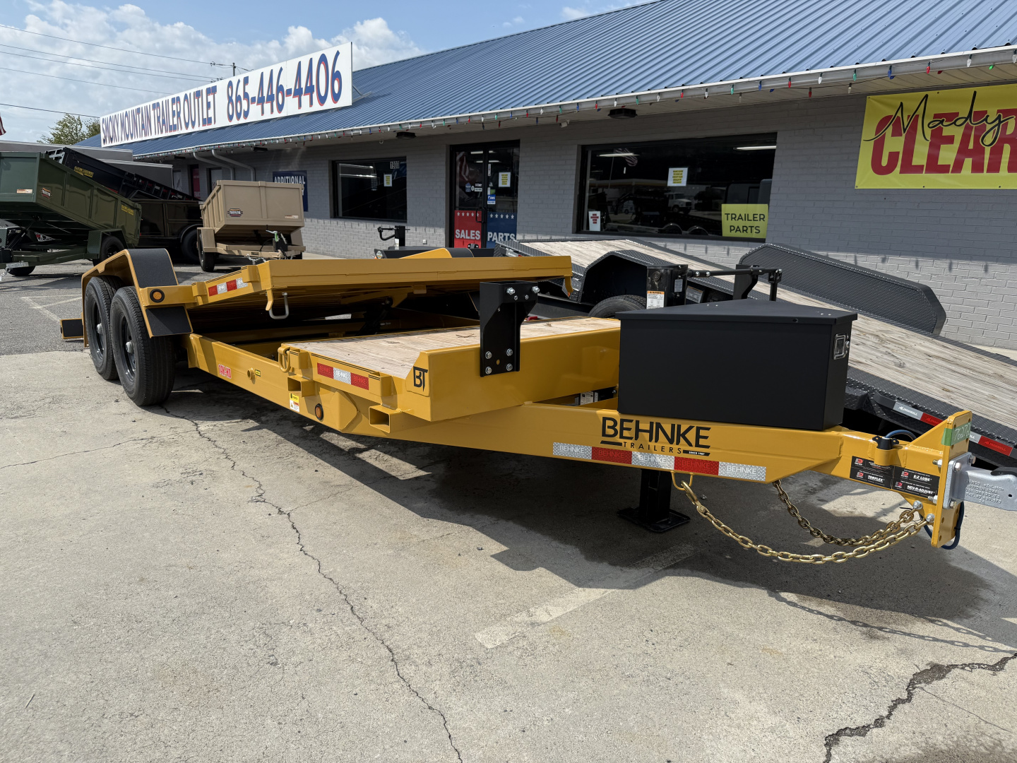 New 2025 Behnke TBCT 20' 14K ET TRA/REM Equipment Trailer